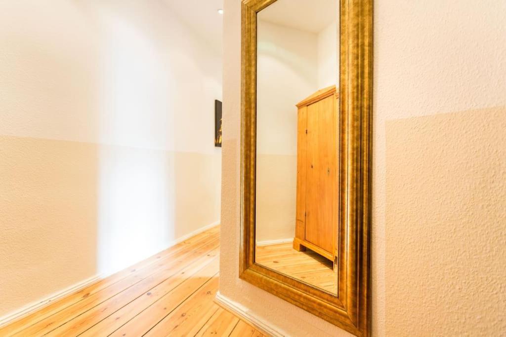 Zentrale Altbauwohnung Im Helmholtzkiez Berlino Esterno foto