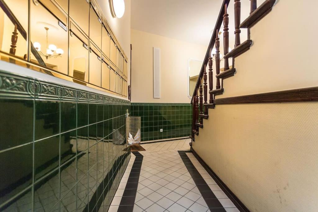 Zentrale Altbauwohnung Im Helmholtzkiez Berlino Esterno foto