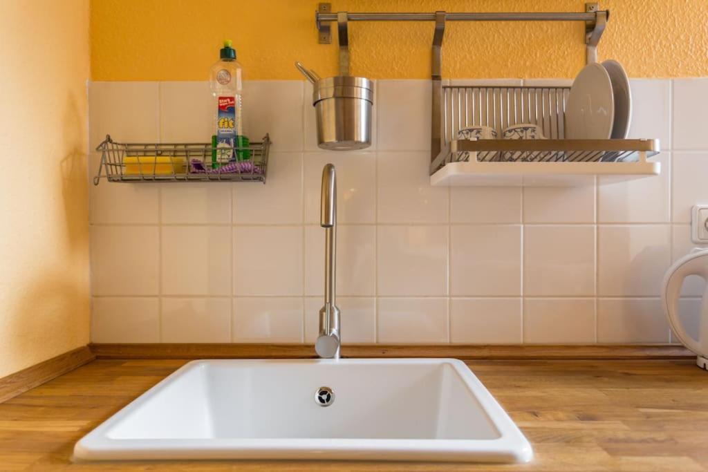Zentrale Altbauwohnung Im Helmholtzkiez Berlino Esterno foto
