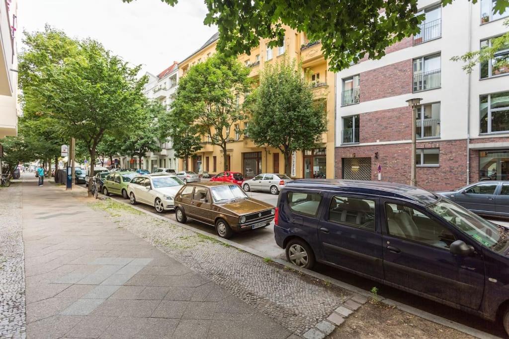 Zentrale Altbauwohnung Im Helmholtzkiez Berlino Esterno foto