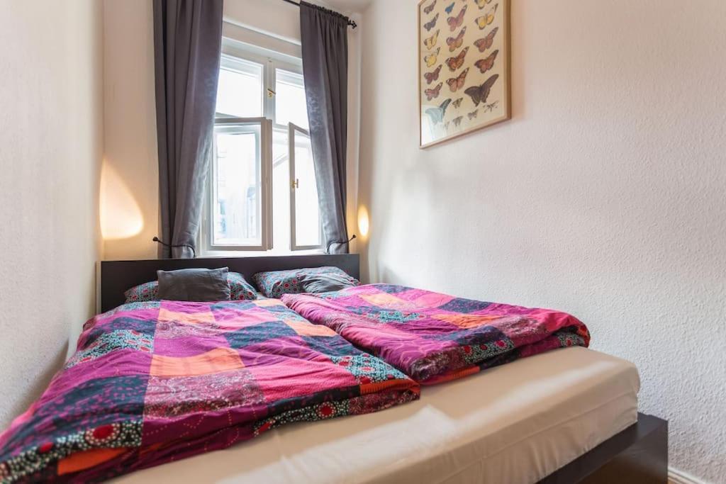 Zentrale Altbauwohnung Im Helmholtzkiez Berlino Esterno foto