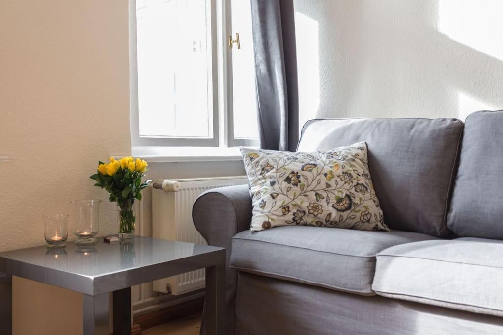 Zentrale Altbauwohnung Im Helmholtzkiez Berlino Esterno foto