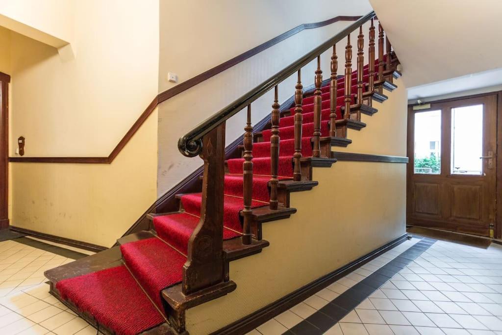 Zentrale Altbauwohnung Im Helmholtzkiez Berlino Esterno foto